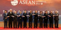 les-leaders-et-representants-de-onze-pays-asiatiques-au-sommet-de-l-asean-a-jakarta.jpg